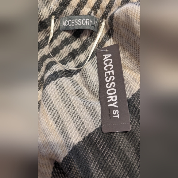 ACCESSORY ST NEW YORK Wrap Ruana NWT - Picture 4 of 5